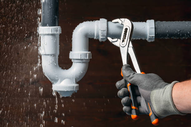Professional Gas Line Repair technician working in Mantador, ND